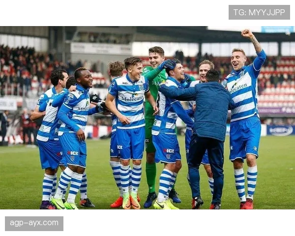 海伦芬阵容实力强劲,状态回暖有望在新赛季展现竞争力 海伦芬阵容实力强劲,状态回暖有望在新赛季展现竞争力