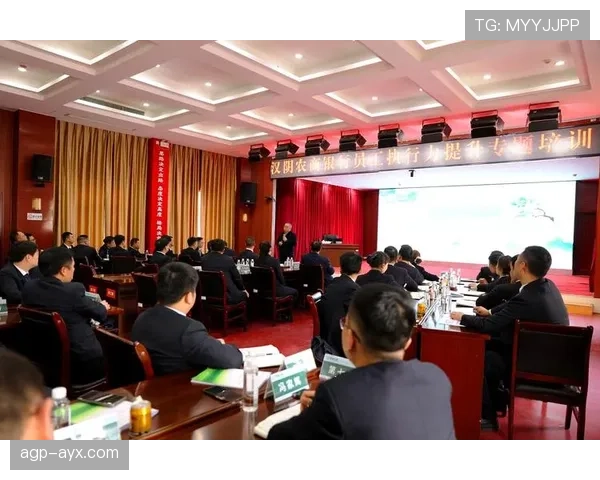 洛伦特中场风格解析:跑动覆盖与战术执行力持续提升 洛伦特中场风格解析:跑动覆盖与战术执行力持续提升