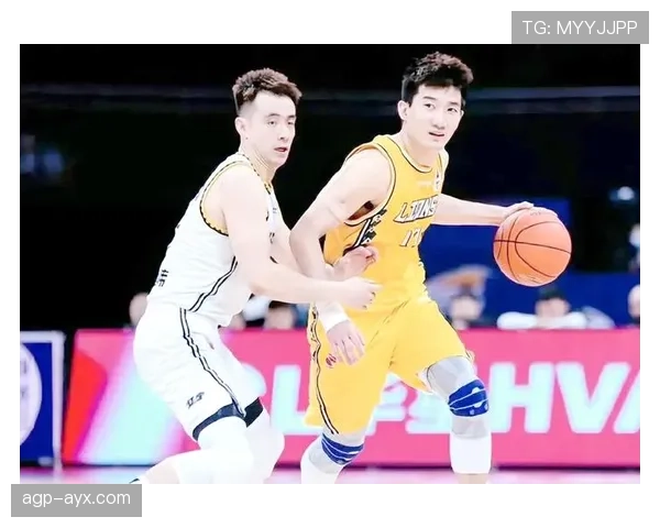 赵继伟今天居然穿成这样，真不像场上那个钢铁硬汉了？